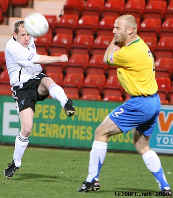                         (c) www.DAFC.net
Photographs can be requested from photos@dafc.net

Burke fires in a cross

(Burkecrosses.jpg)