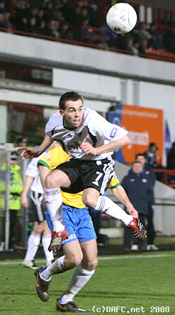                          (c) www.DAFC.net
Photographs can be requested from photos@dafc.net

Nick Phinn wins the ball in the air)

(Phinnjumps.jpg)