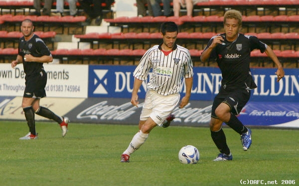 (c) www.DAFC.net
Photographs can be requested from photos@dafc.net
Gary Mason and Inamoto from West Brom
(WestBrom_25Jul2006_Mason_Inamoto.jpg)