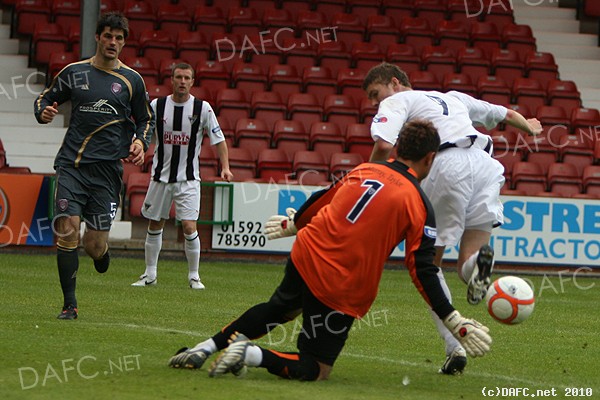 (c) www.DAFC.net
Photographs can be requested from photos@dafc.net
Clarke`s backheel beats the keeper
(clarkeheel1ParsvArbroath24thJuly2010.jpg)