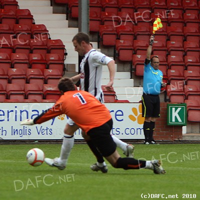 (c) www.DAFC.net
Photographs can be requested from photos@dafc.net
Kirk rounds the keeper but is offside
(kirkoffsideParsvArbroath24thJuly2010.jpg)