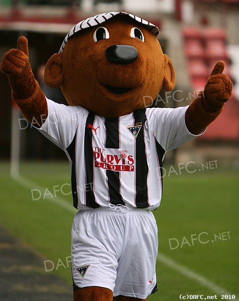 (c) www.DAFC.net
Photographs can be requested from photos@dafc.net
Sammy the Tammy showing off his new strip
(sammstripParsvArbroath24thJuly2010.jpg)